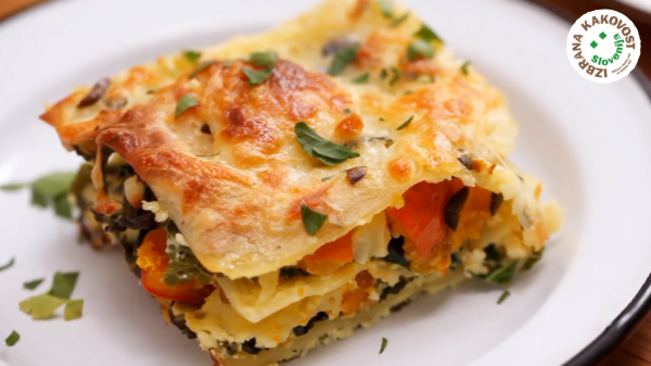 Lazanja z bučo, bučnicami in ohrovtom - video recept