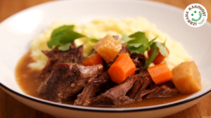 Počasi pečena govedina v pečici z zelenjavo - video recept