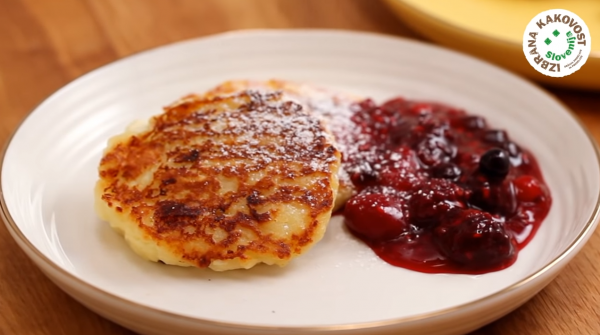 Sirniki (skutine debele palačinke) - video recept