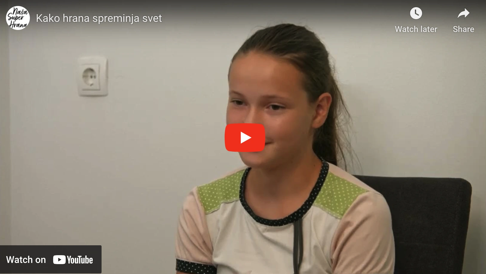 dekle, ki govori v videu Kako hrana spreminja svet