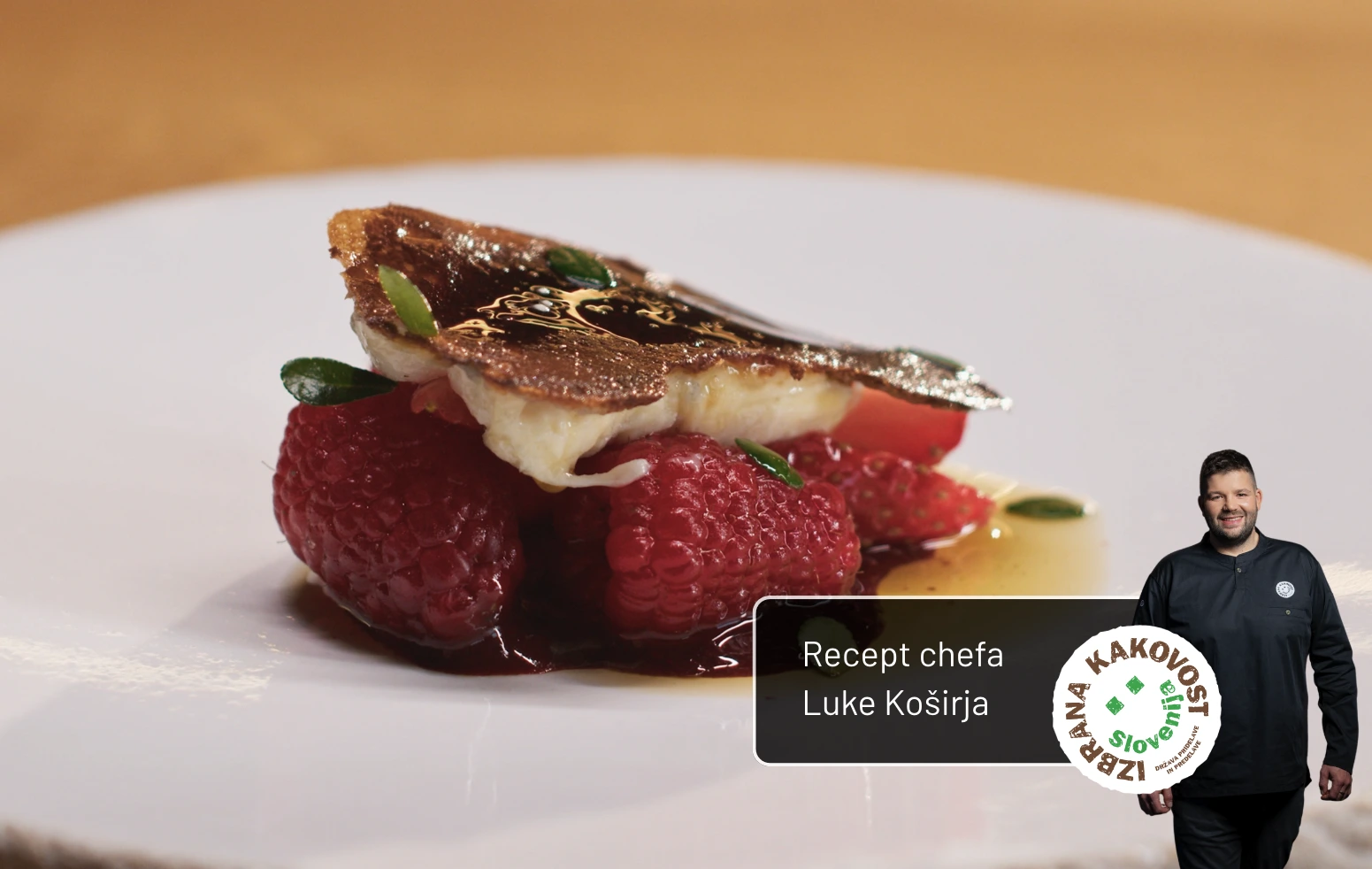 Recept Luka Košir, predjed: Pečen kozji sir, jagode, robidnice in maline, postreženo na krožniku