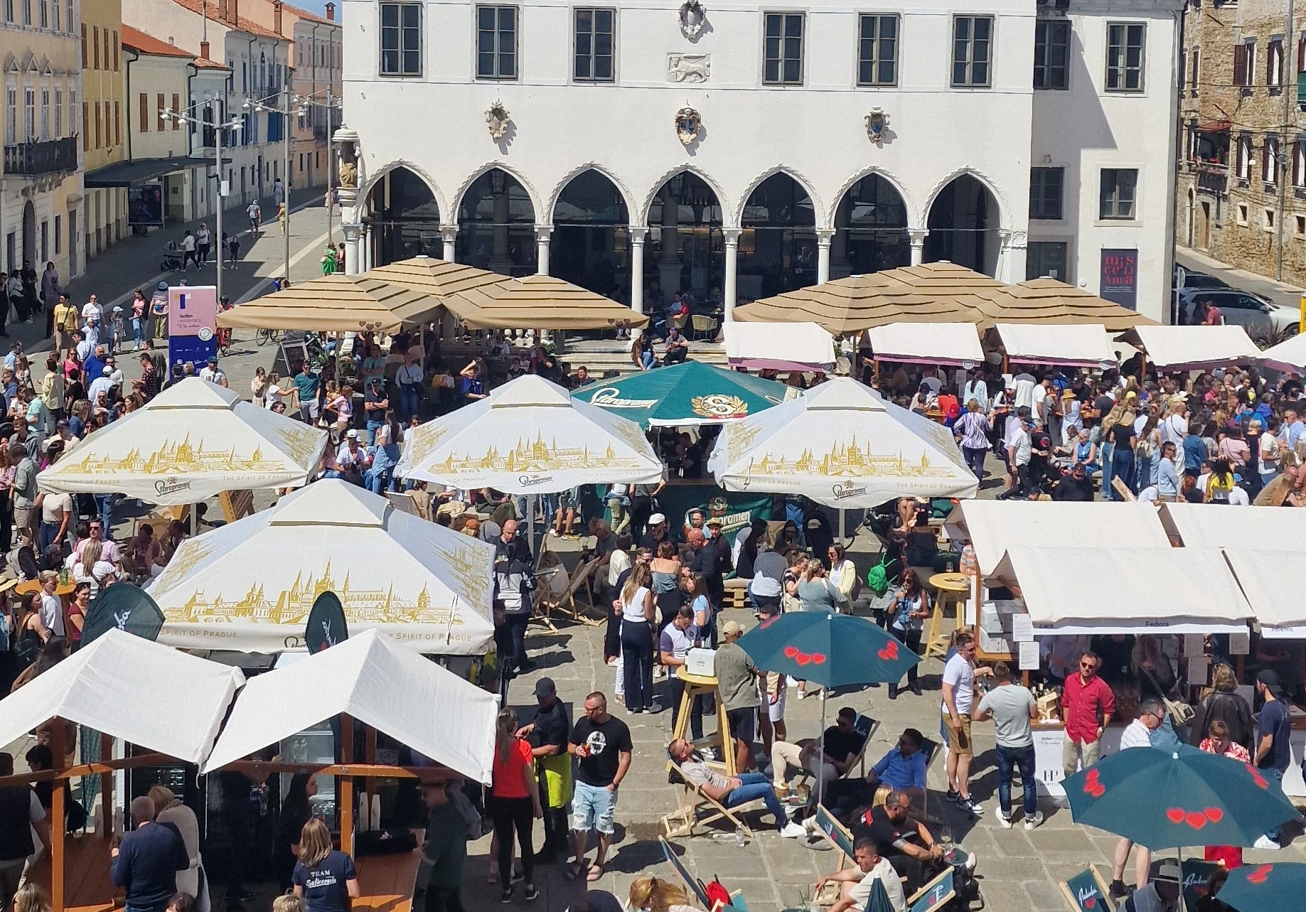 Obiskovalci na dogodku Ulična kulinarika na najvišji ravni »izbrana kakovost – Slovenija«