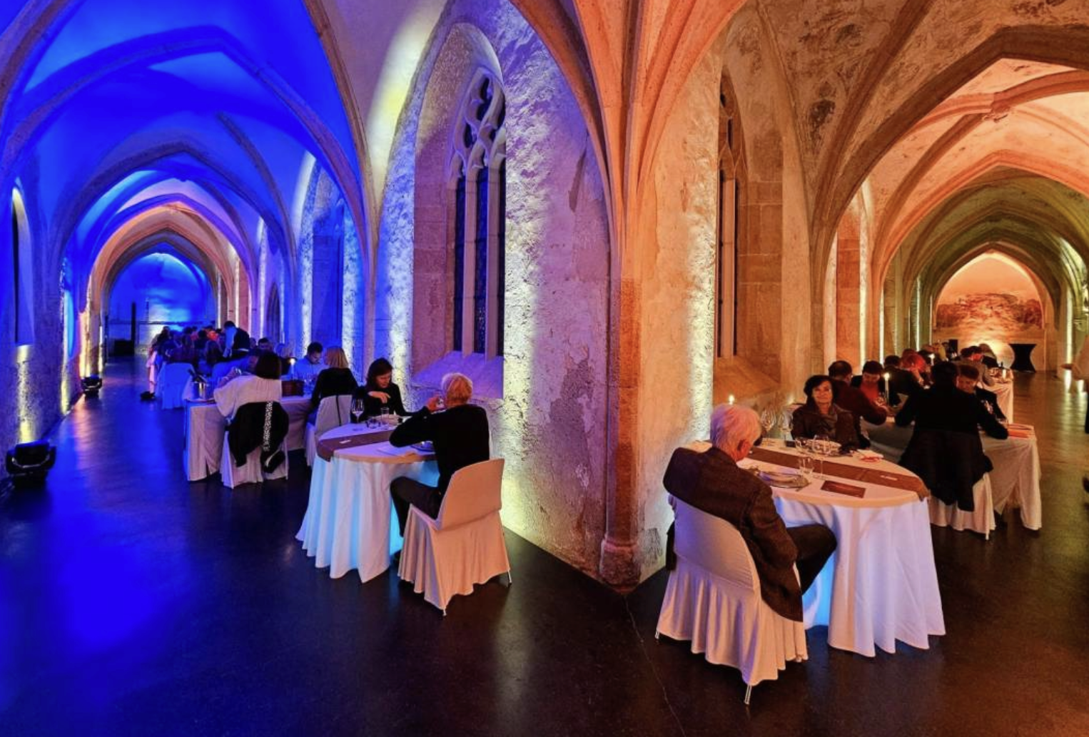 Valentinov pustni ples z večerjo v Dominikanskem samostanu