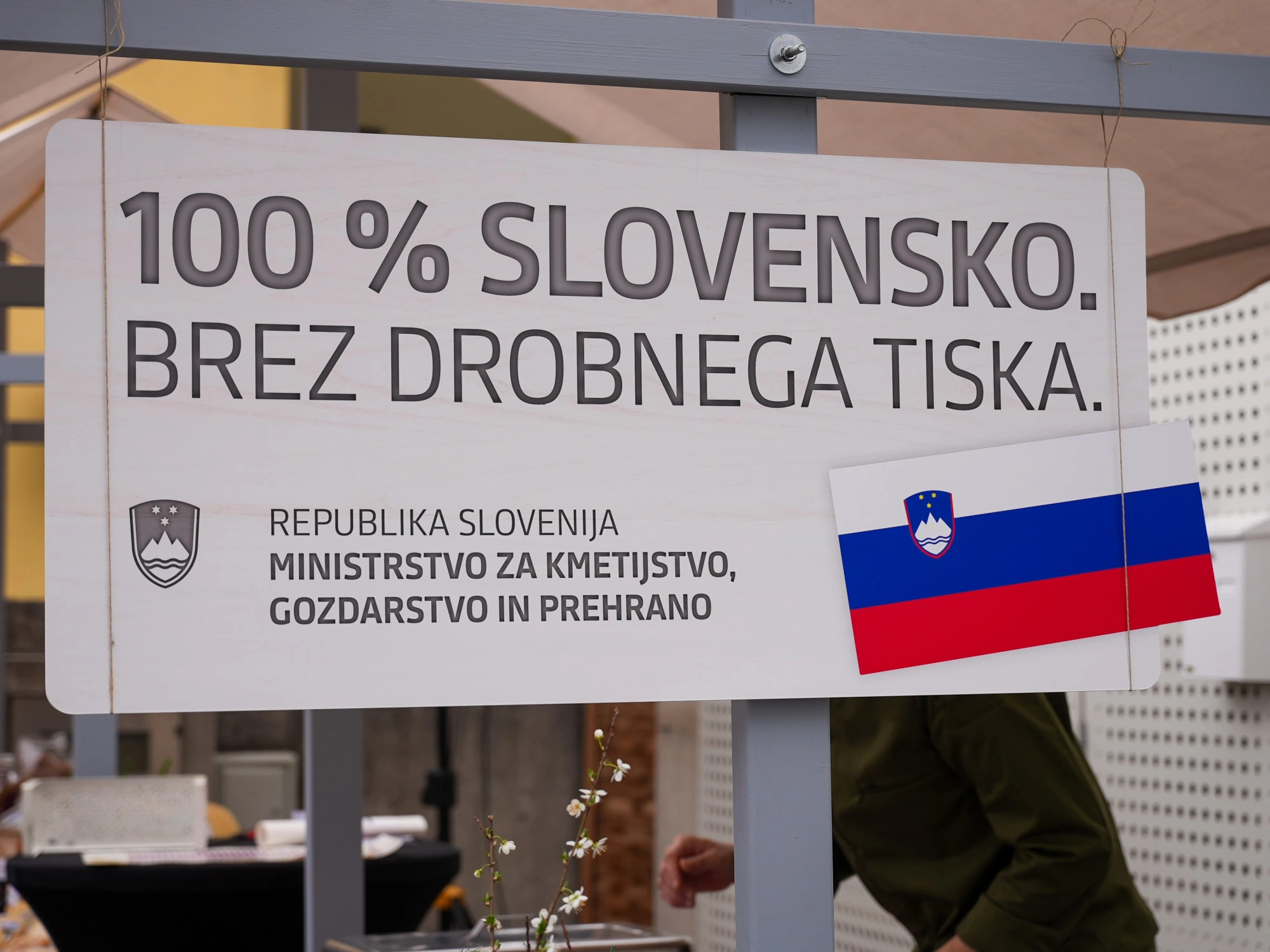 slovenska zastava kot jamstvo za 100 % slovensko pridelavo in predelavo