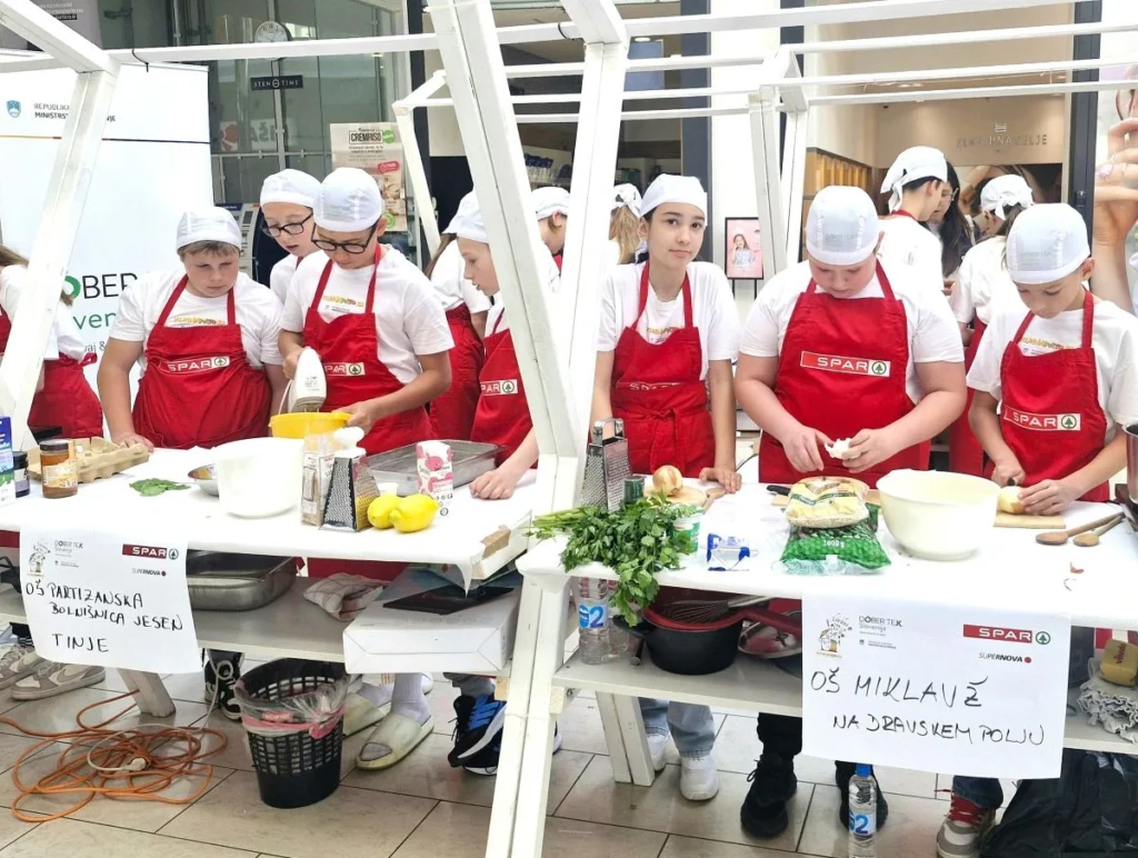 Otroci kuhajo na Ptuju v okviru projekta Kuhnapato