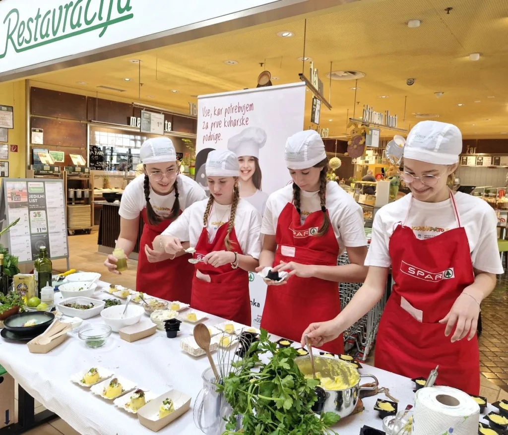 Otroci kuhajo v Novi Gorici v okviru projekta Kuhnapato