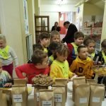 Osnovna šola in vrtec dr. Antona Trstenjaka Negova otroci pri zajtrku