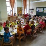 Osnovna šola in vrtec dr. Antona Trstenjaka Negova otroci za mizo