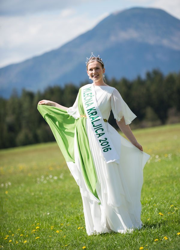Mlečna kraljica 2016 na travniku