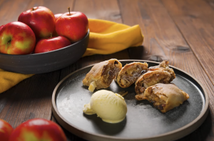 Domač jabolčni štrudelj ali zavitek – recept