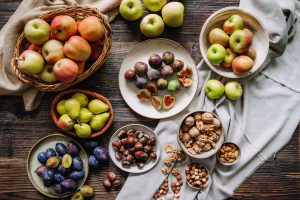 Sadje in plodovi na mizi